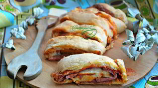 Итальянская пицца-рулет Стромболи