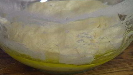 хрустящая пицца с ветчиной, помидорами и перцем