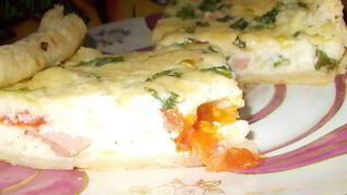 Лжепицца из двух сыров и зеленого лука