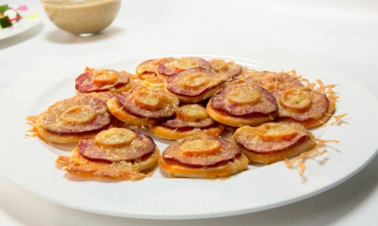 Рецепт мини-пицца с салями и томатами черри