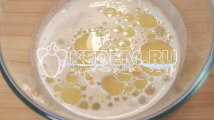 мини-пиццы с ветчиной, маслинами и моцареллой