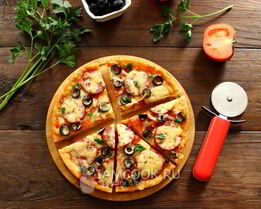 Пицца из слоеного теста в мультиварке