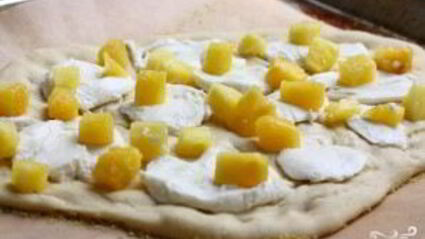 пицца с ананасами