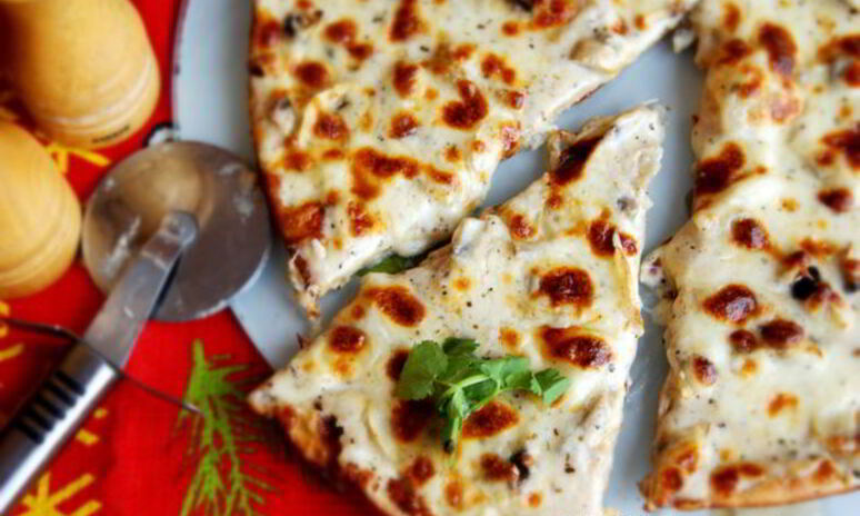 Рецепт пицца с белым соусом и шампиньонами