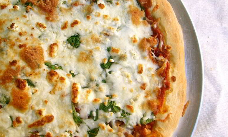 Рецепт пицца с брынзой и помидорами