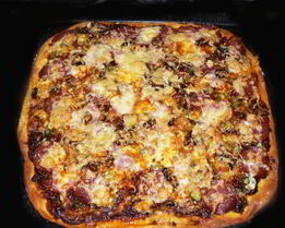 Пицца с копченостями