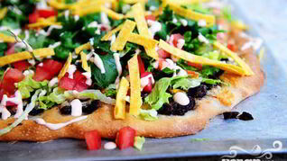 Пицца с кукурузными лепешками, фасолью и сыром