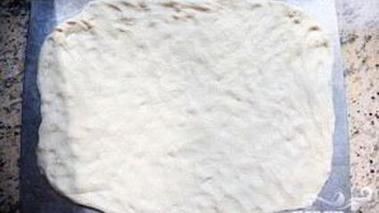 пицца с кукурузными лепешками, фасолью и сыром