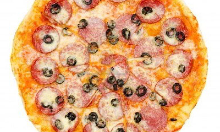 Рецепт пицца с маслинами и колбасой