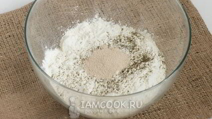 пицца со шпинатом и помидорами