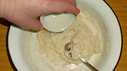 пицца в духовке с колбасой и сыром