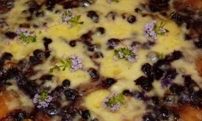 Рецепт сладкая пицца с черникой