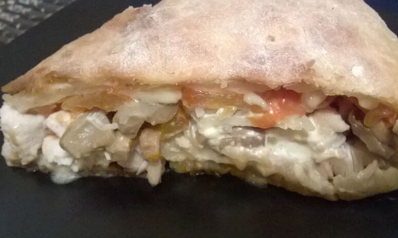 Рецепт закрытая пицца с грибами и курицей