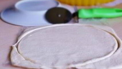 закусочная пицца на слоеном тесте