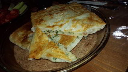 постные конвертики с картофельным пюре, укропом, жареным луком и вялеными томатами