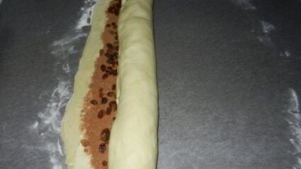 рулетики с корицей и изюмом