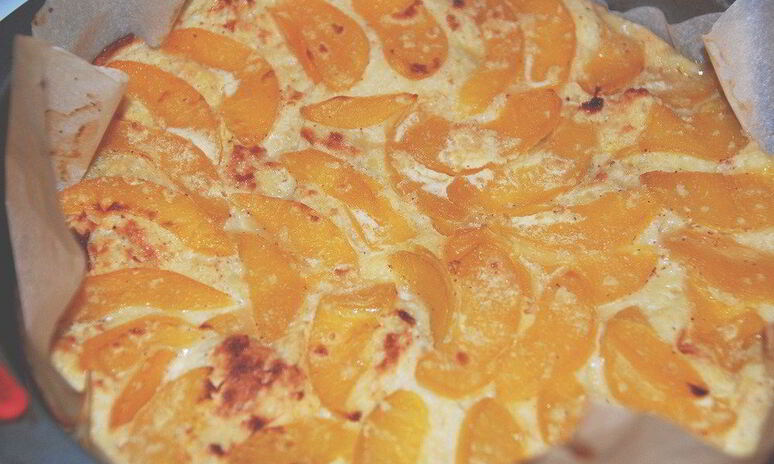 Рецепт хлебная шарлотка с персиками