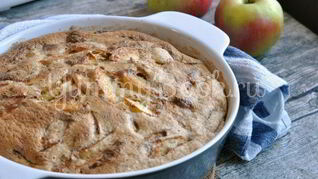 Классическая шарлотка с яблоками