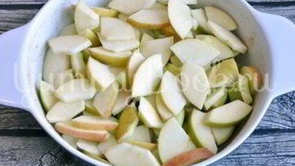 классическая шарлотка с яблоками