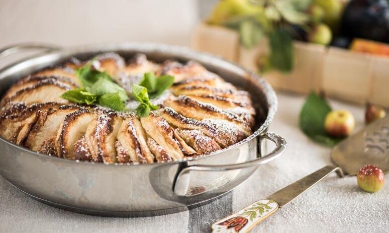 Рецепт нежная творожная шарлотка с яблоками