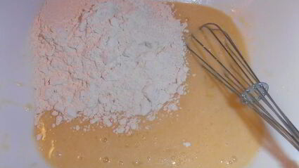 ореховая шарлотка на сгущенке