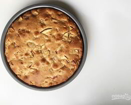 Простая шарлотка с яблоками