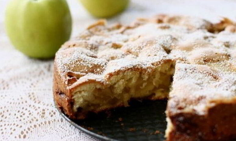 Рецепт простая шарлотка с яблоком в духовке