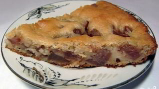 Шарлотка из сушеных яблок