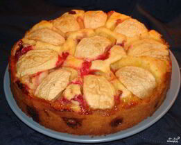 Шарлотка на кефире в мультиварке