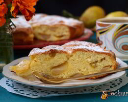 Шарлотка с грушами