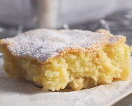 Шарлотка с кислыми зелеными яблоками