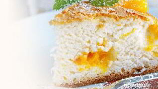 Шарлотка с мандаринами в мультиварке