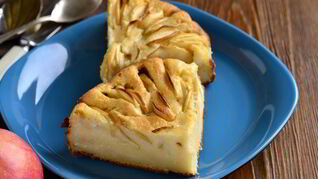 Шарлотка с манкой