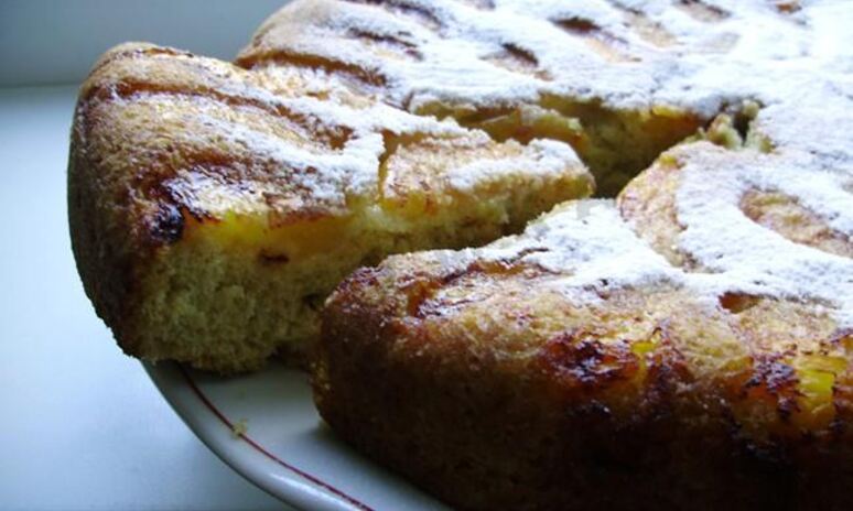 Рецепт шарлотка с вареньем в мультиварке