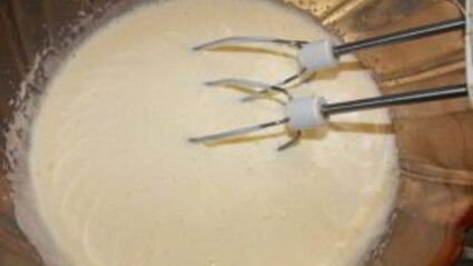 шарлотка с вишней и яблоками