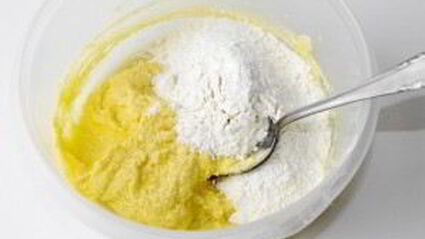 шарлотка с яблоками и безе