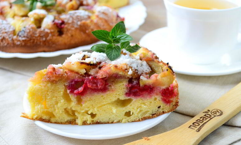 Рецепт шарлотка с яблоками и вишней