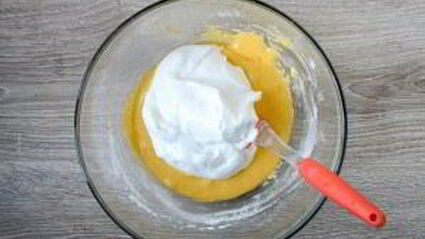 шарлотка с яблоками и вишней