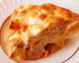 Шарлотка с яблоками на сковороде