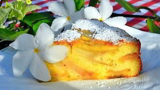 Шарлотка с яблоками по-домашнему в духовке