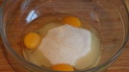 шарлотка с яблоками с коньяком