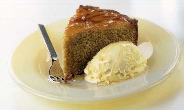 Рецепт яблочная шарлотка с медом и корицей