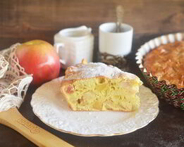 Яблочная шарлотка