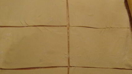 слоеные конвертики с яблоками и грушами