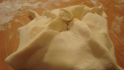 слоеные конвертики с яблоками и грушами