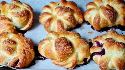 слойки с черникой