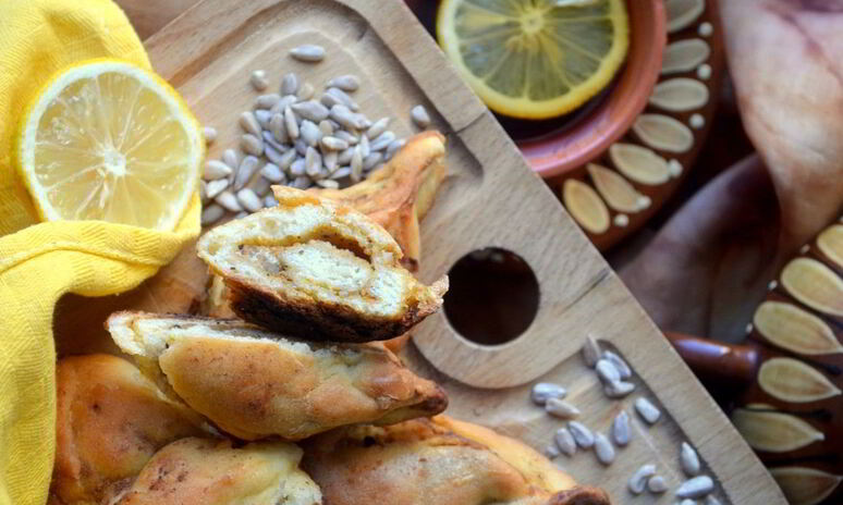 Рецепт слойки с джемом и семечками