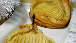 Слойки с грушами и орехами