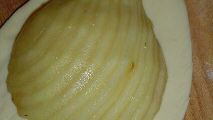 слойки с грушами и орехами