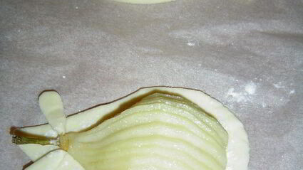 слойки с грушами и орехами